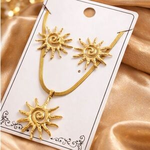 Fashion Jewelry Radiant Gold Sun Necklace Set